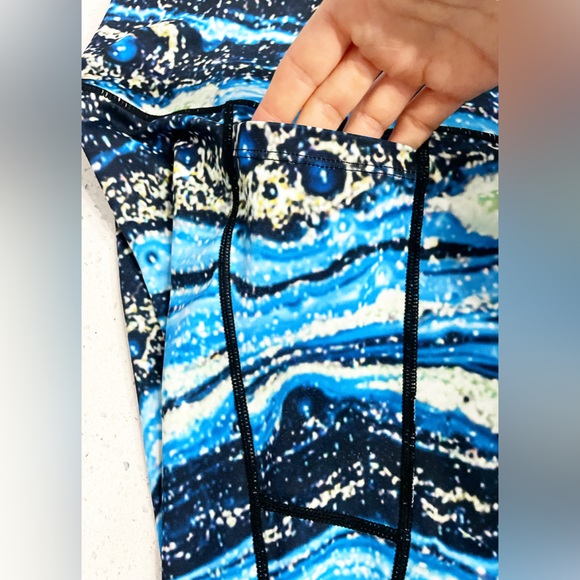 Feed Me Fight Me Leggings Women’s Medium Blue Marble Galaxy Print Activewear - Picture 10 of 12